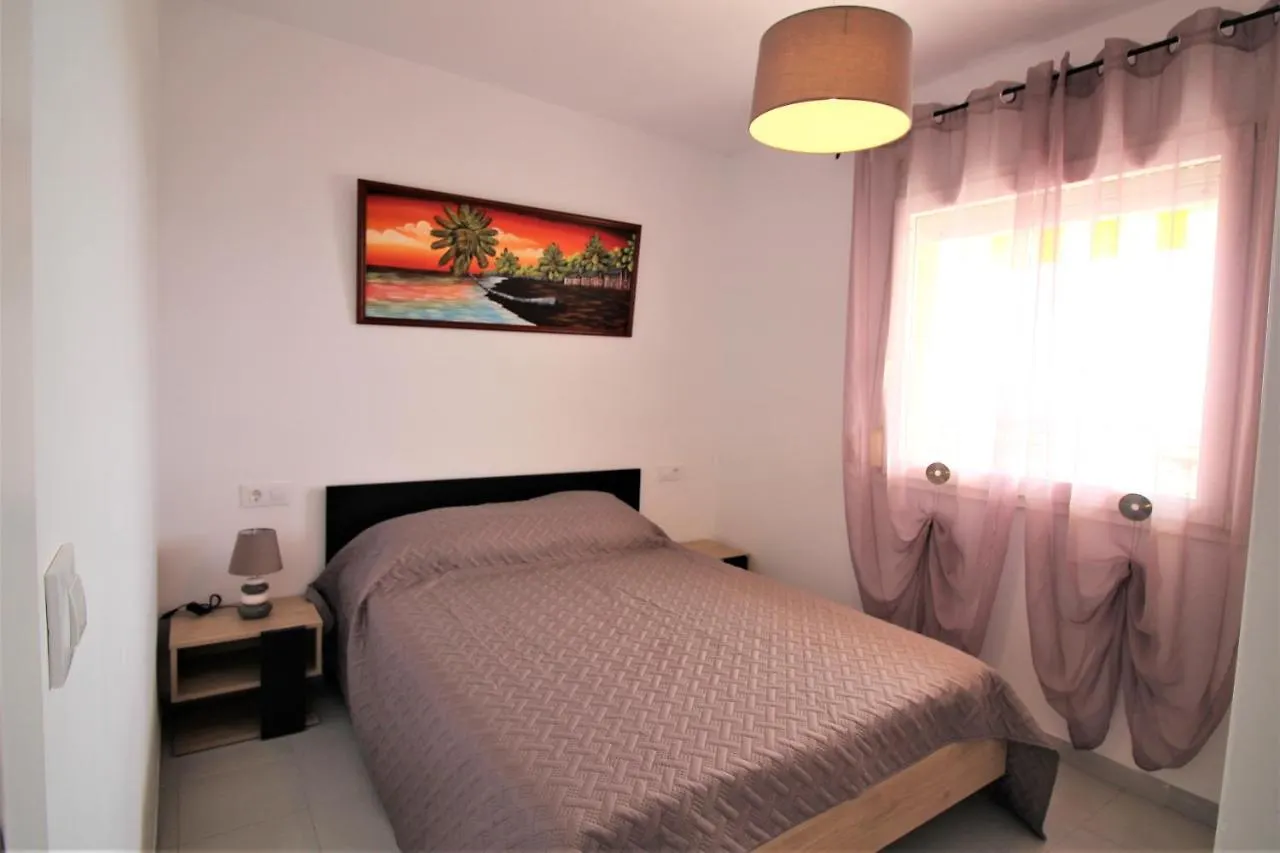 Global Immo 2189 Rocmar 3 3 C Apartman Roses 0*,